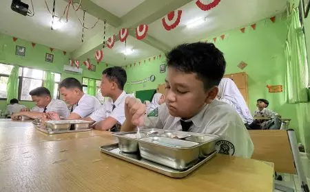 Hari Pertama MBG Pasca Libur Lebaran, Siswa di Lamongan Tampak Antusias