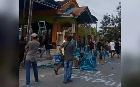 Demo di Blawirejo Lamongan Berujung Ricuh, Warga Tuntut Janji Kades Mundur dan Kembalikan Dana Rp1 Miliar