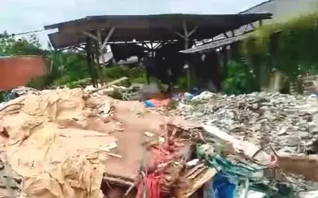 Limbah Konstruksi Menumpuk 5 Bulan di Sidayu, DLH Gresik Siapkan Sanksi Tegas