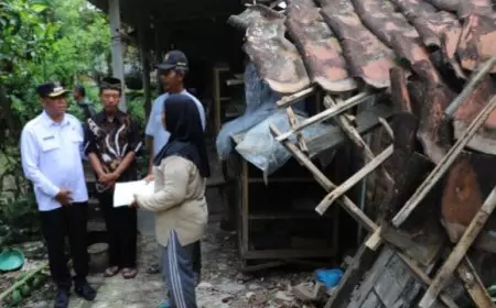 Bupati Gatut Sunu Salurkan Bantuan RLH, Rumah Adalah Fondasi Utama Kesejahteraan Keluarga