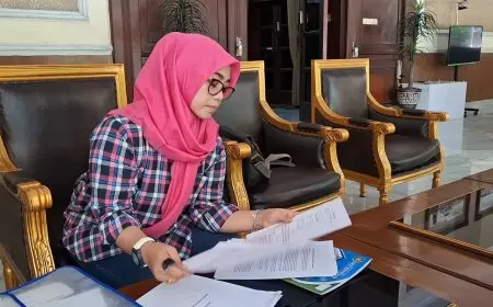 Tuntut Keadilan, Orang Tua Siswa SMPN di Gresik Korban Insiden Peluru Nyasar Mengadu ke Dewan