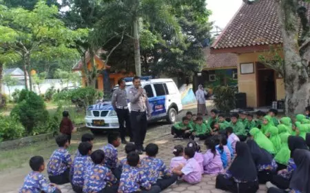 Gaya Santuy Satlantas Polres Trenggalek, Ubah Halaman Sekolah Jadi Ruang Edukasi Lalu Lintas