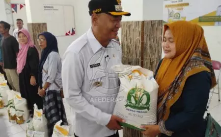 Bantu Ringankan Beban Warga, Bupati Tulungagung Salurkan 2.991 Ton Beras