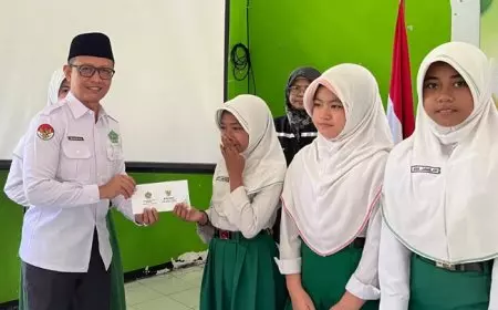Unit Pengumpul Zakat Kemenag Jombang Salurkan Bantuan