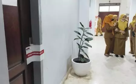 Pasca OTT Bupati, KPK Segel 6 Ruang Kerja di Pemkab Tulungagung