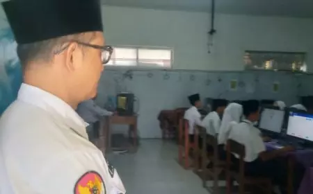 Kepala Kemenag Jombang Monitor TKA di MTSN 14, Pastikan Lancar Tanpa Kendala