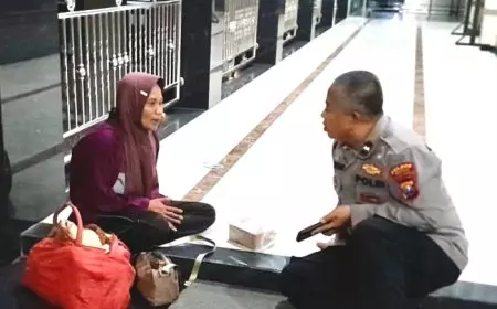 Wanita Terlantar di Masjid Kedamean, Polisi Gresik Bantu Pulangkan ke Tuban