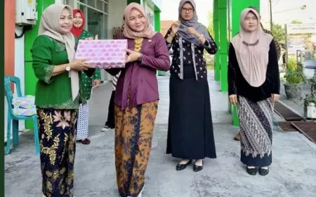 Rayakan Hari Kartini, Puskesmas Perak Jombang Gelar Lomba Fashion Show