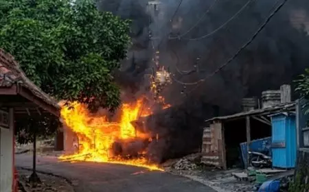 Ludes dalam Sekejap! Korsleting JTR Picu Ledakan BBM di Toko Meracang Besuki, Kerugian Rp350 Juta