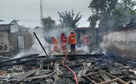 Satu Penghuni Sakit Nyaris Terjebak, Tiga Rumah di Situbondo Ludes Terbakar