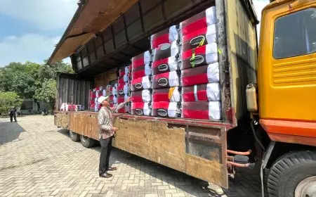 Kemenhaj Lamongan Kirim Ribuan Koper Jemaah Haji ke Asrama Haji Surabaya