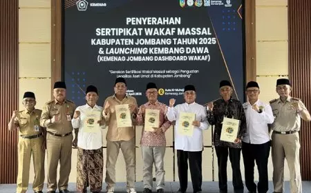 Kemenag Jombang Serahkan 403 Sertifikat Wakaf Massal dan Luncurkan Inovasi "Kembang Dawa"