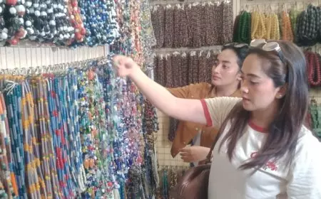 Jelang Musim Haji 2026, Perajin Manik-manik Jombang Kebanjiran Order Tasbih hingga 80 Persen