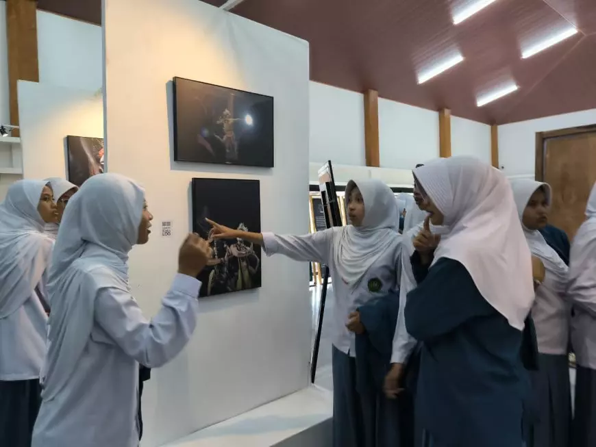 Pameran Fotografi di Jombang, Dua Seniman Visual Angkat Tema Budaya Ludruk dan Topeng Jatiduwur