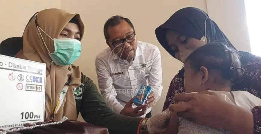 Alarm Kasus Campak di Tulungagung, Ratusan Balita Desa Ringinpitu Disuntik Vaksin Serentak