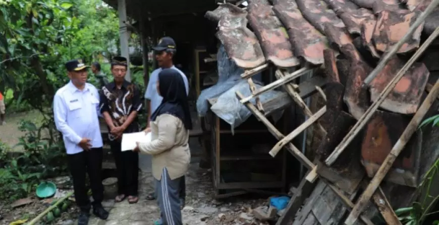 Bupati Gatut Sunu Salurkan Bantuan RLH, Rumah Adalah Fondasi Utama Kesejahteraan Keluarga