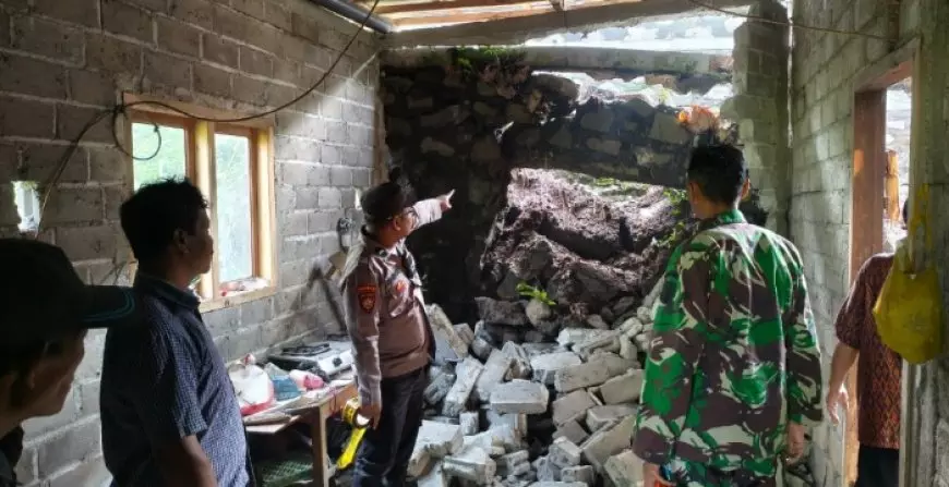 Detik-detik Longsor Tebing di Desa Penjor, Nenek dan Cucu di Tulungagung Selamat dari Maut