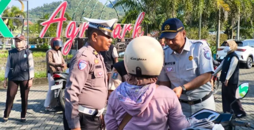 Gelar Razia di Agropark, Polres Trenggalek Jaring Pengendara yang Telat Bayar Pajak