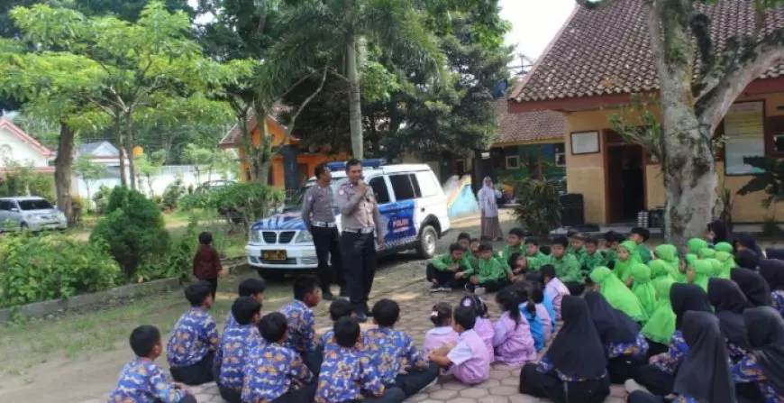 Gaya Santuy Satlantas Polres Trenggalek, Ubah Halaman Sekolah Jadi Ruang Edukasi Lalu Lintas