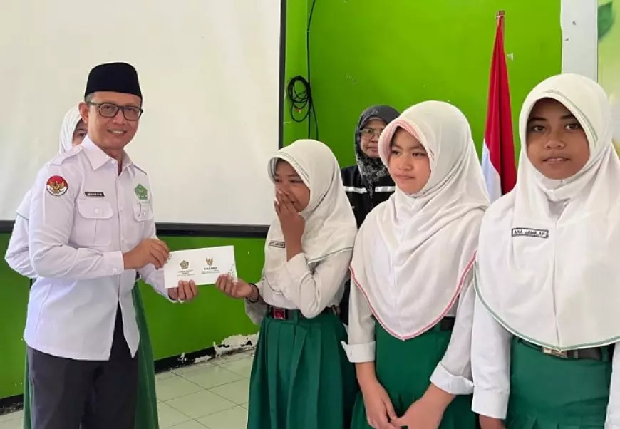 Unit Pengumpul Zakat Kemenag Jombang Salurkan Bantuan