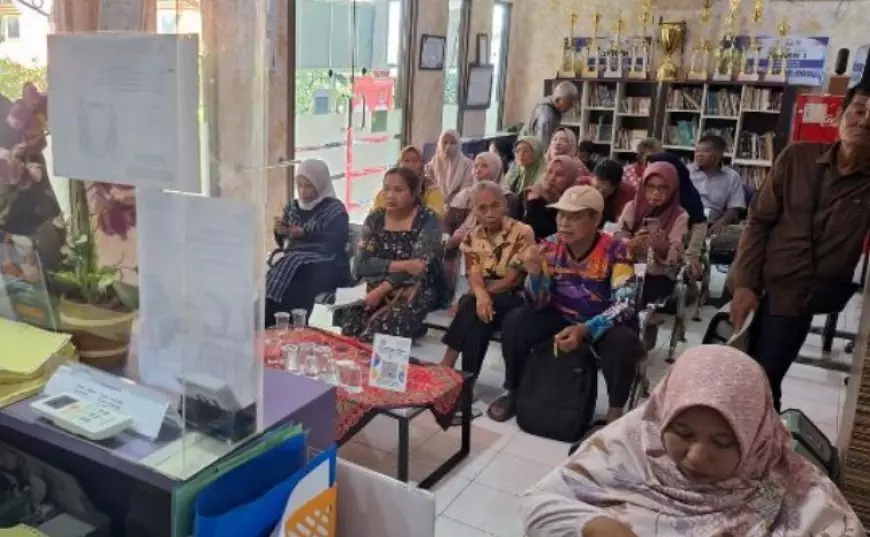 Hari Terakhir Diskon PBB,  Warga Membludak Serbu Kantor Kecamatan Gresik