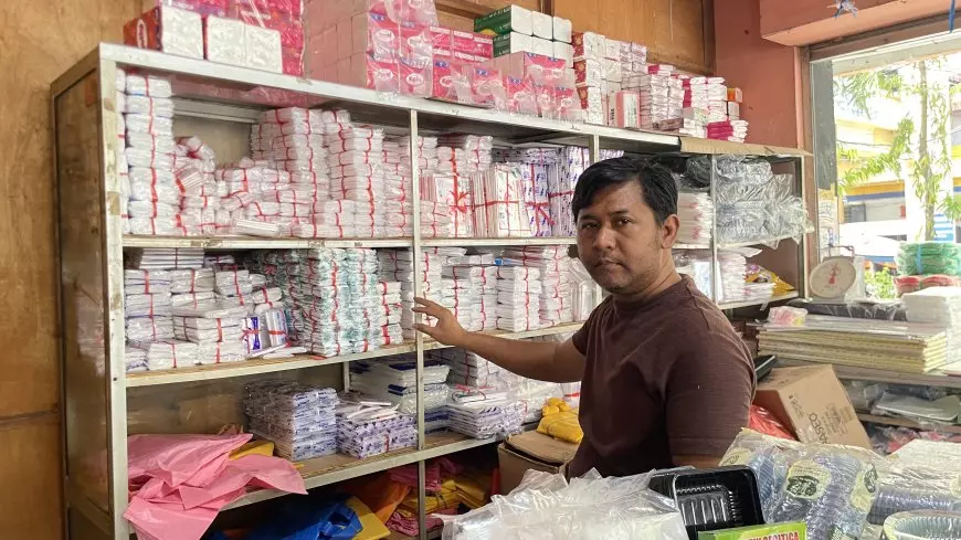 Harga Plastik di Lamongan Melambung Hingga 100 Persen, Pedagang dan Pembeli Mengeluh