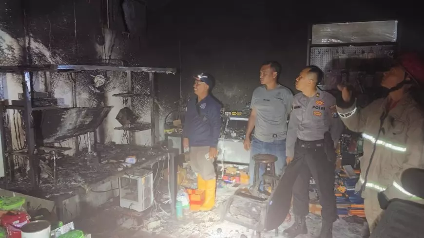 Konter HP di Babat Lamongan Hangus Terbakar Sabtu Dinihari, Kerugian Capai Rp50 Juta