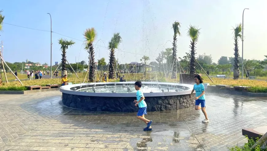 Pesona Air Mancur Menari di Kawasan Kagama, Spot Favorit Warga Lamongan di Akhir Pekan