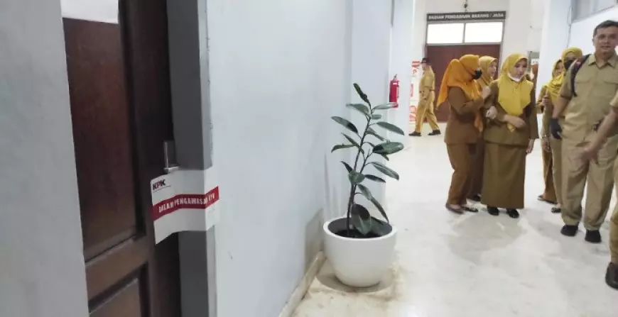 Pasca OTT Bupati, KPK Segel 6 Ruang Kerja di Pemkab Tulungagung