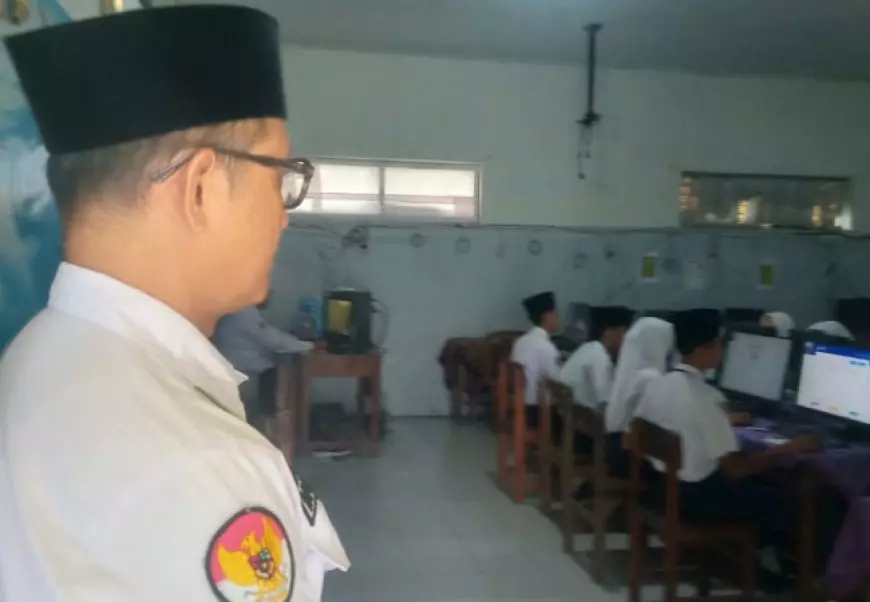 Kepala Kemenag Jombang Monitor TKA di MTSN 14, Pastikan Lancar Tanpa Kendala