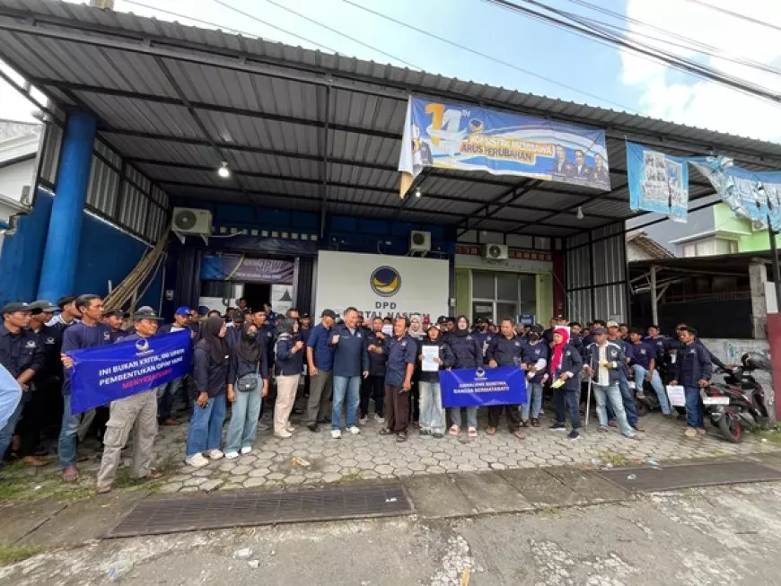 Diduga Rendahkan Martabat Surya Paloh, Kader NasDem Jatim Demontrasi 