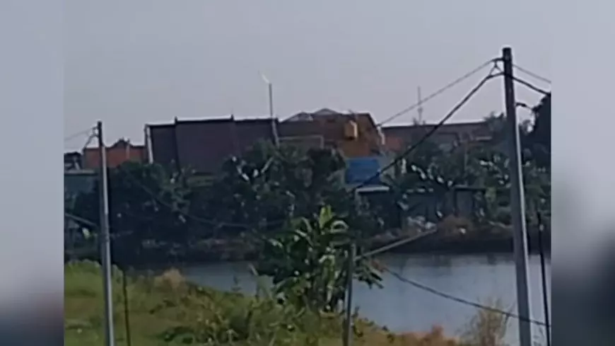 Warga Keluhkan Asap dan Abu Pembakaran Limbah Medis RSUD Soegiri Lamongan