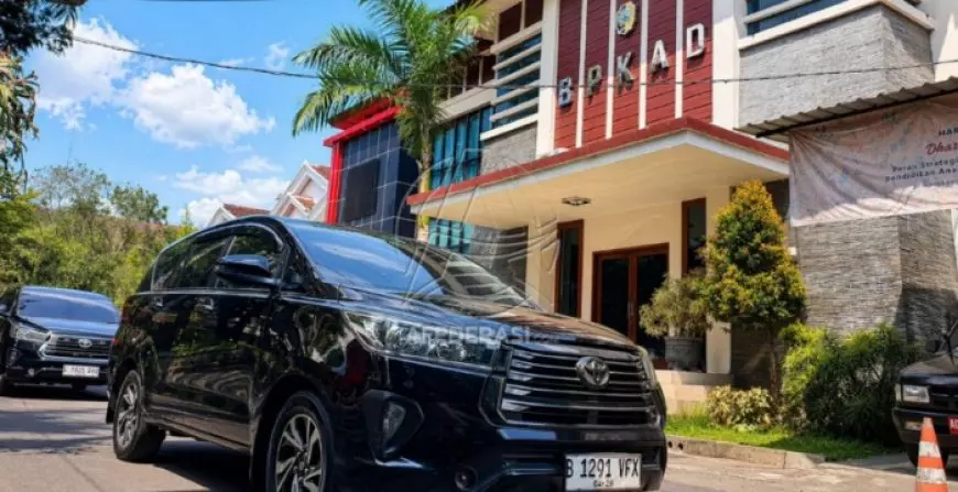 KPK Geledah Kantor PUPR dan BPKAD di Tulungagung, Puluhan Pejabat Eselon II Dipanggil Satu per Satu