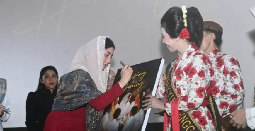 Novita Hardini Luncurkan Buku 'Bising dan Hening', Ajak Perempuan Trenggalek Berani Berkarya lewat Tulisan