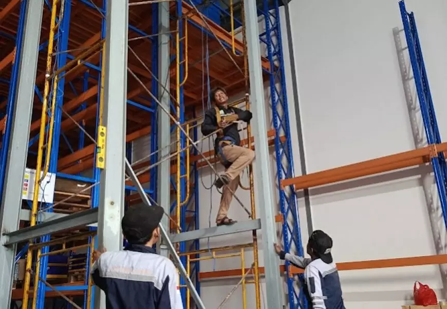 Panduan Memilih Jasa Pembuatan Lift Barang: Solusi Efisiensi Pabrik Modern