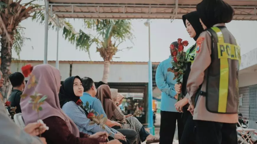Kartini Masa Kini di Jalan Raya: Polwan Gresik Ajak Perempuan Jadi Pelopor Keselamatan