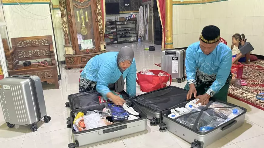 Menabung Selama 7 Tahun, Pasutri Penjual Ikan Keliling di Lamongan Akhirnya Berangkat Haji