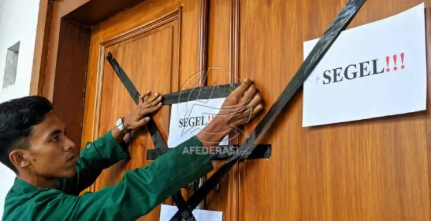 Segel Ruang Aspirasi, Mahasiswa UIN SATU Tagih Janji Ketua DPRD Tulungagung Soal OTT KPK