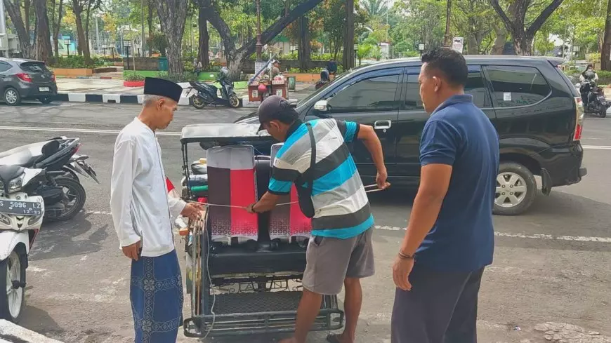 Jelang Keberangkatan, 227 Jemaah KBIHU Masjid Agung Lamongan Mulai Kumpulkan Koper