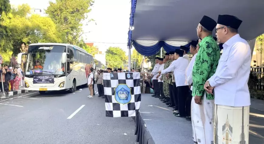 2.758 Jemaah Lamongan Resmi Dilepas ke Asrama Haji Surabaya