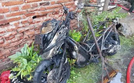 LPG Bocor Picu Kebakaran Ruko di Cerme Gresik, Motor dan Pasutri  Lansia Luka Bakar