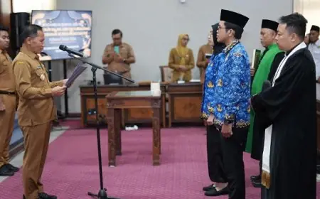 Perkuat Birokrasi, Plt Bupati Tulungagung Ahmad Baharudin Resmi Lantik 74 PNS Formasi Terbaru