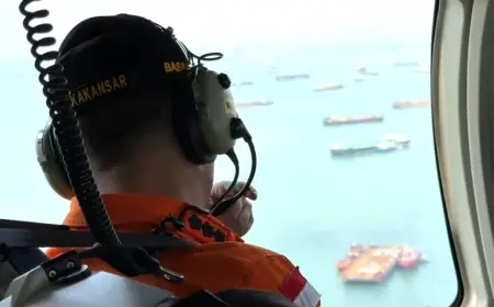 Pencarian Nelayan Hilang di Perairan Gresik, Tim Basarnas Kerahkan Helikopter