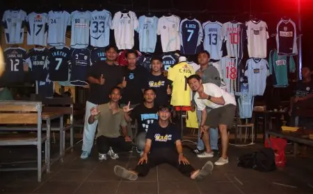 Rayakan HUT ke-59 Persela, Komunitas Jersey Lamongan Pamerkan Puluhan Kostum Bersejarah
