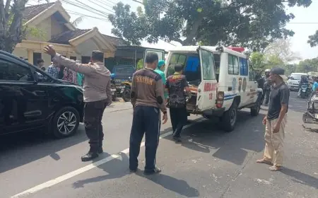 Tabrakan Beruntun di Tikung Lamongan, Pikap Oleng Hantam Dua Motor