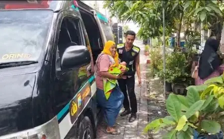 Aksi Kemanusiaan, Layanan Ambulans Gratis Polres Gresik Jemput dan Antar Pasien Radioterapi dari Rumah Sakit