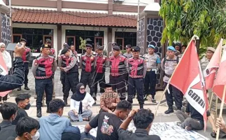 GMNI Geruduk DPRD Trenggalek, Soroti Bobroknya Sarpras Sekolah hingga Kasus Bullying