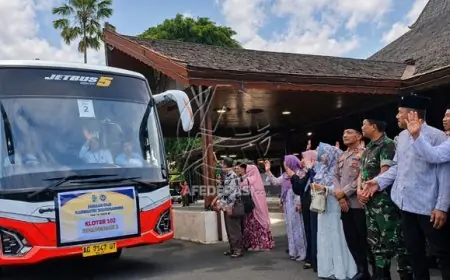 Lepas 1.175 Jemaah Haji, Plt Bupati Tulungagung Ahmad Baharudin Titip Pesan Jaga Fisik