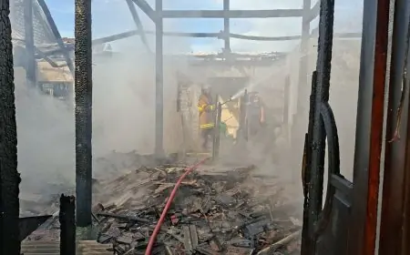 Rumah dan Kandang di Sugio Lamongan Ludes Terbakar Satu Ekor Kambing Mati, Kerugian Capai 100 Juta