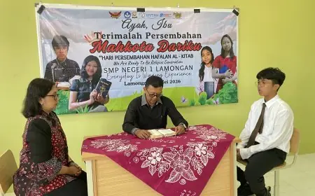 Sentuh Hati Orang Tua, Tradisi Persembahan Hafalan Kitab Suci Lintas Agama SMPN 1 Lamongan Warnai Kelulusan Siswa